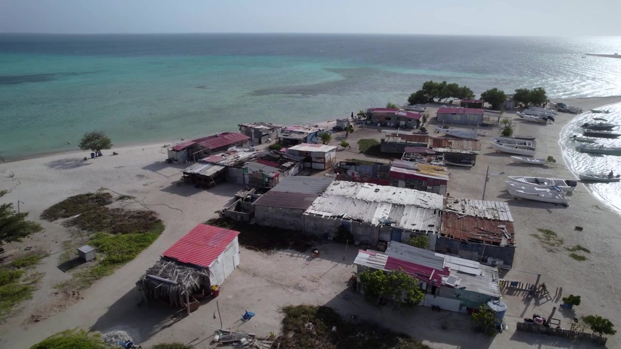 Rumah Nelayan Tradisional di Pesisir Pulau Karibia di Venezuela