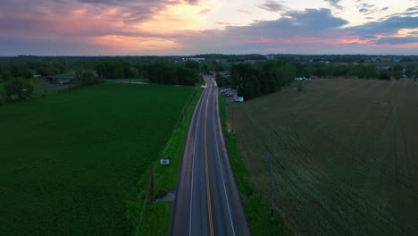 Retroceso-Aéreo-Retroceder-De-La-Carretera-Rural-En-Estados-Unidos