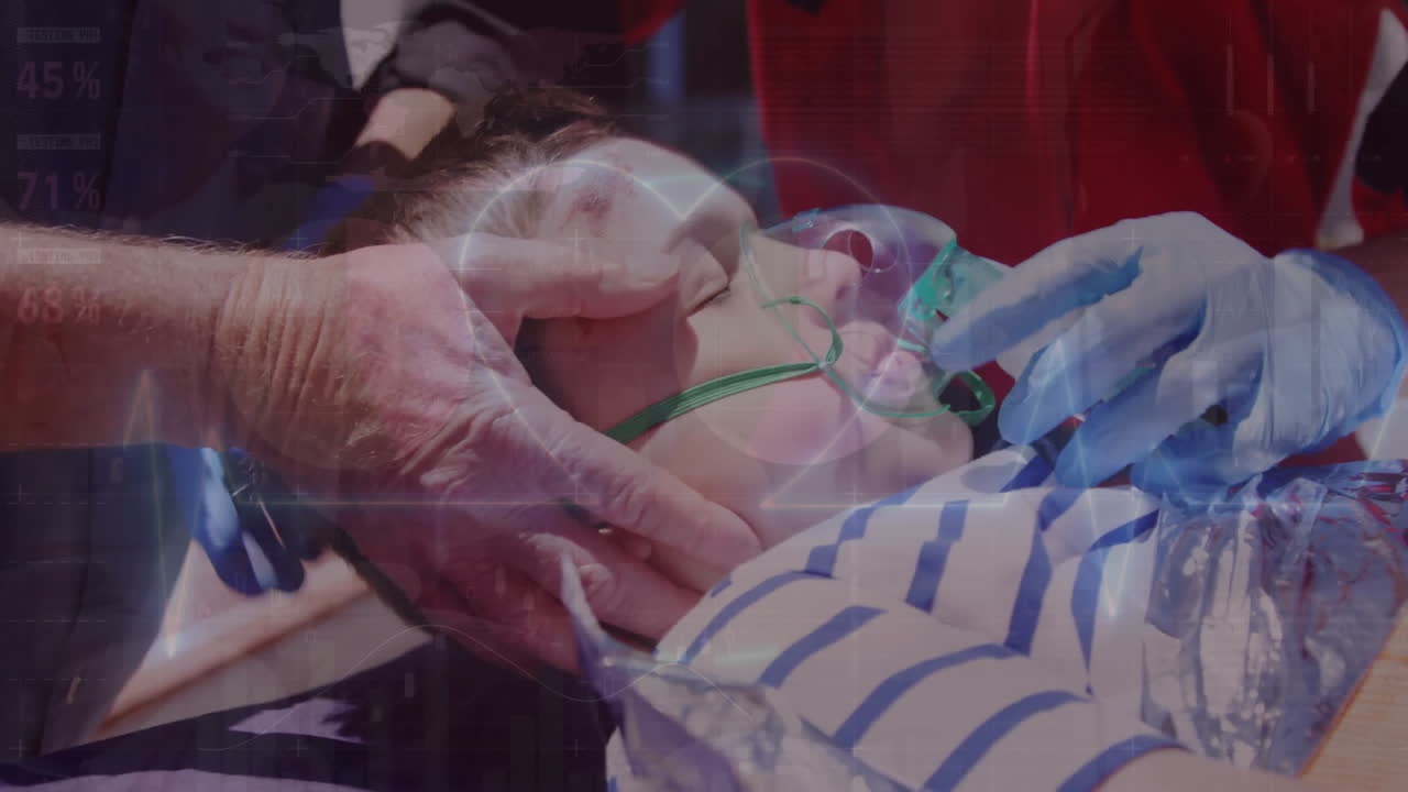 animación del procesamiento de datos sobre una paciente caucásica con máscara de oxígeno