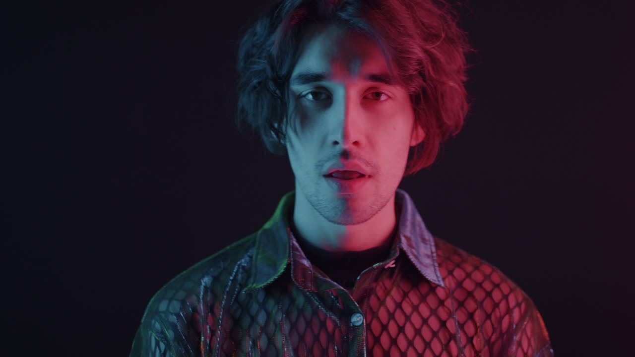 retrato de neón de un hombre