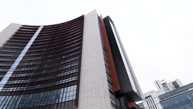 Moderno edificio grattacielo per uffici