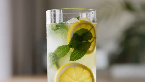 lemonade with mint