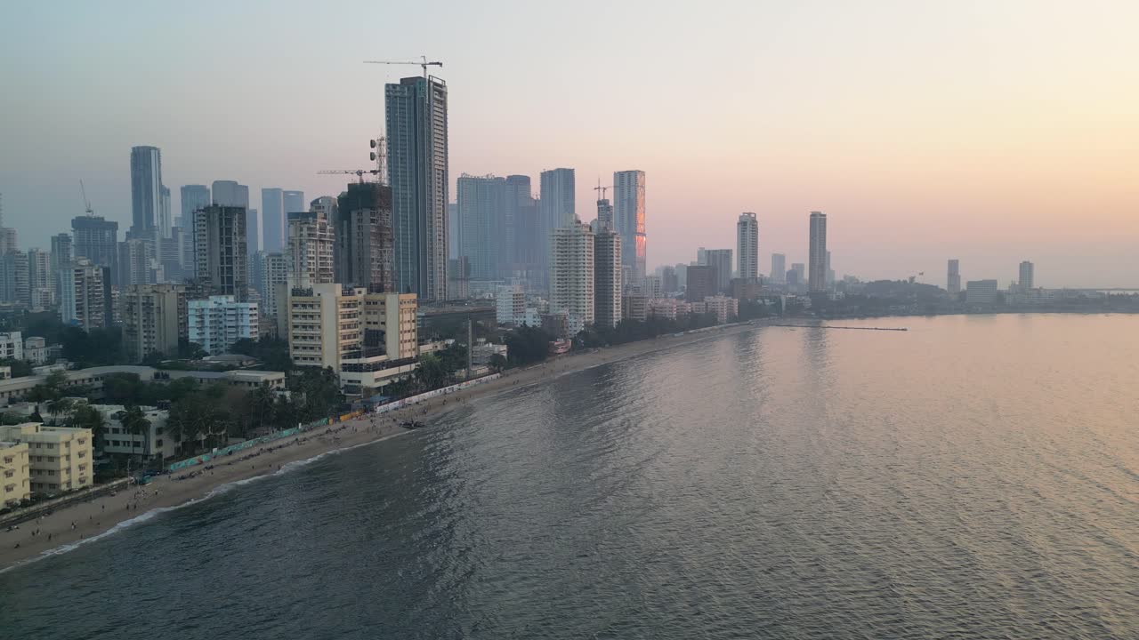 vista panorámica en la playa de dadar chow patty, vista de pájaro en mumbai