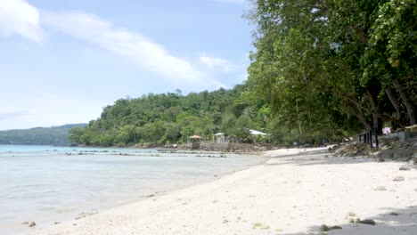 Secluded,-quiet-beach-spot,-peaceful-location,-picture-postcard-scene