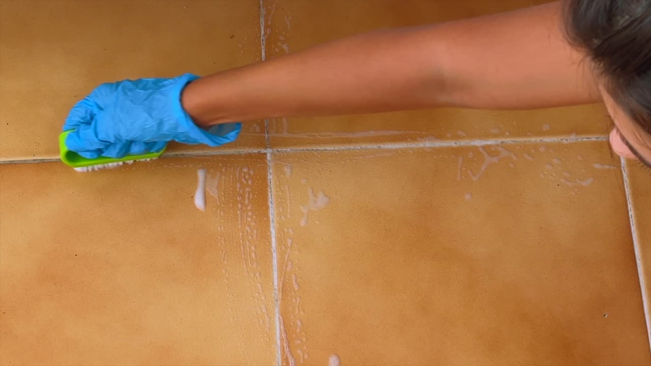 Cleaning tile grout
