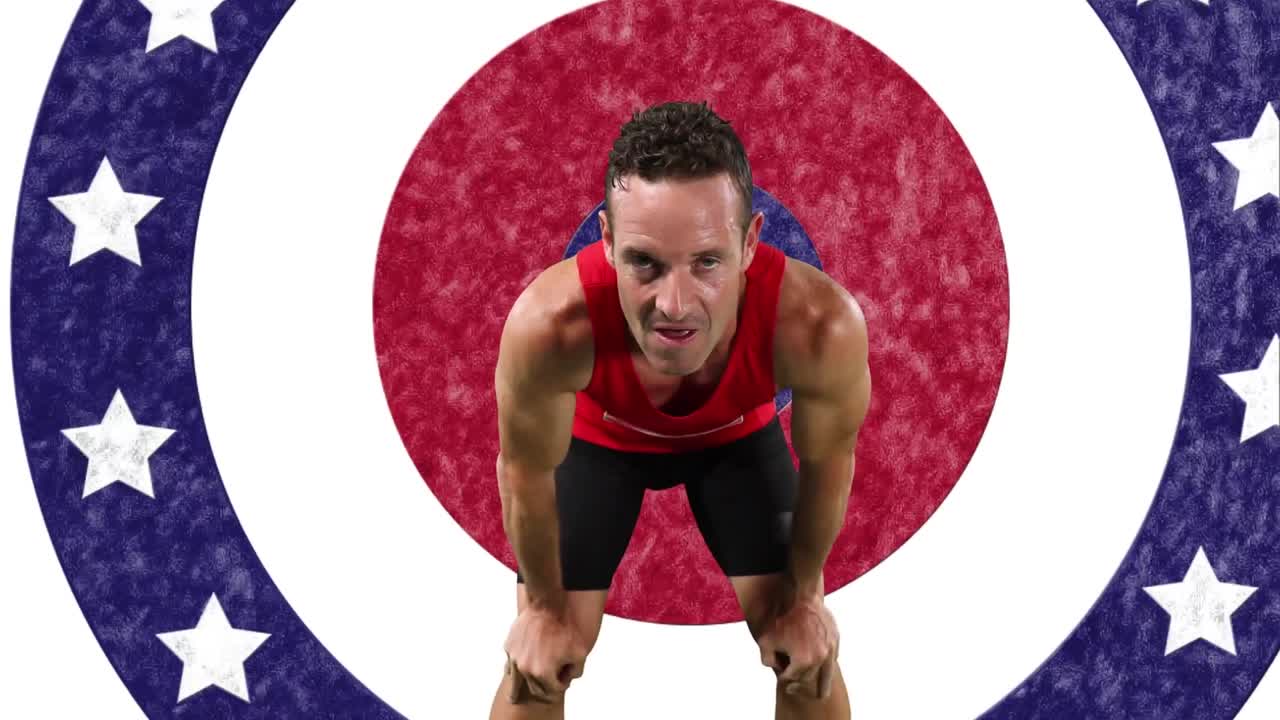 피곤 한 백인 남성 운동 선수 는 회전 하는 원 에서 여러 별 들 을 상대로 달리면서 휴식을 취하고 있다