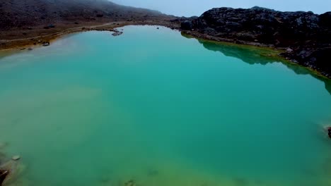 cayambe verde, laguna azul en el parque nacional de cayambe coca, papallacta, napo, ecuador