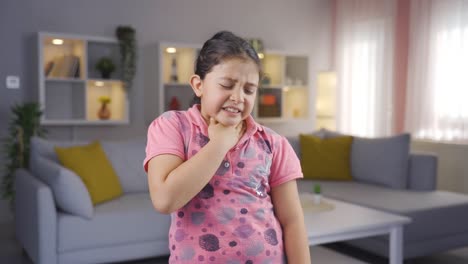 Niña-Con-Dolor-De-Garganta.