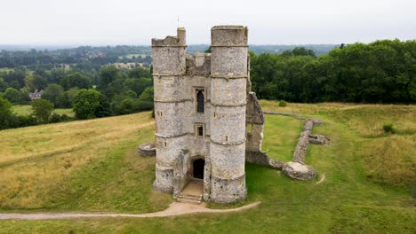 Stunning-Donnington-medieval-castle-on-green-hill,-Berkshire-county,-UK