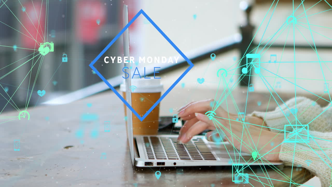 Animazione del testo "Saldi Cyber Monday", icone connesse, busto di donna caucasica che usa il laptop