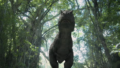 tiranosaurio rex ruge en un bosque