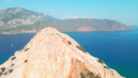 Vista-Aérea-De-Drones-4k-De-La-Isla-Suluada-En-El-Mar-De-Adrasan,-Antalya-–-Turquía