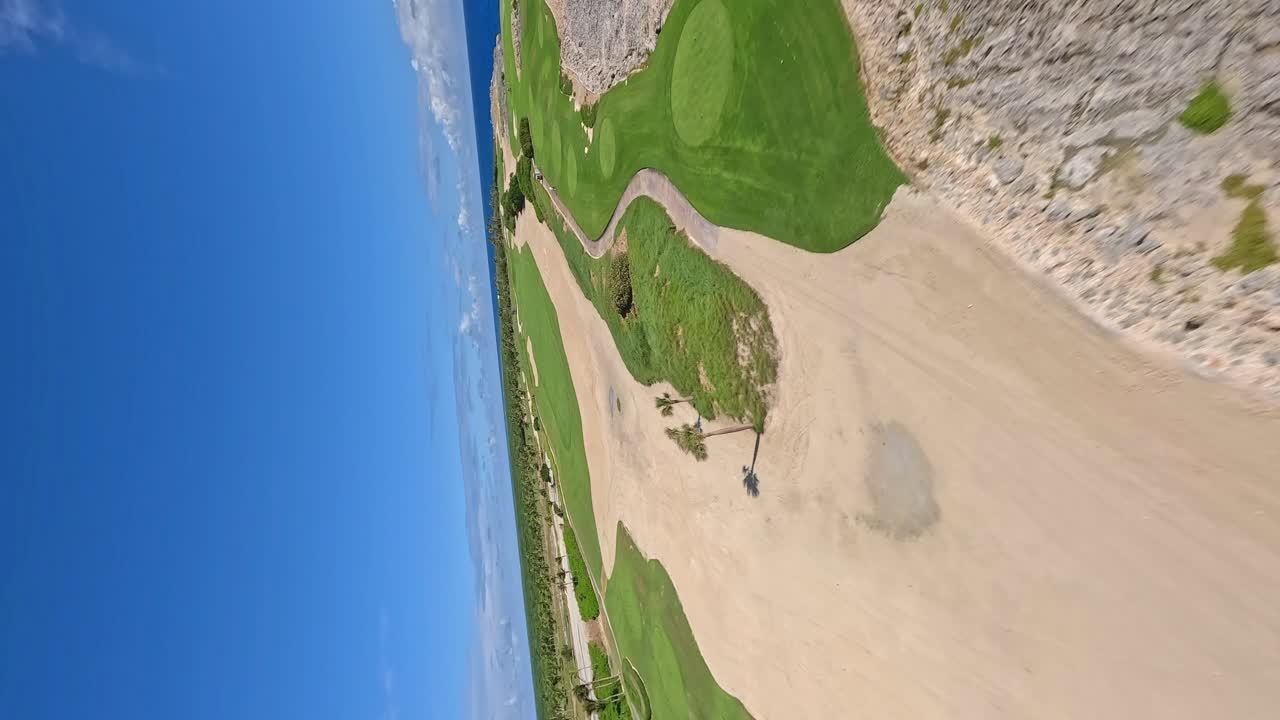 toma fpv del campo de golf los corales, punta cana, república dominicana