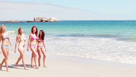 Friends-walking-together-at-the-beach