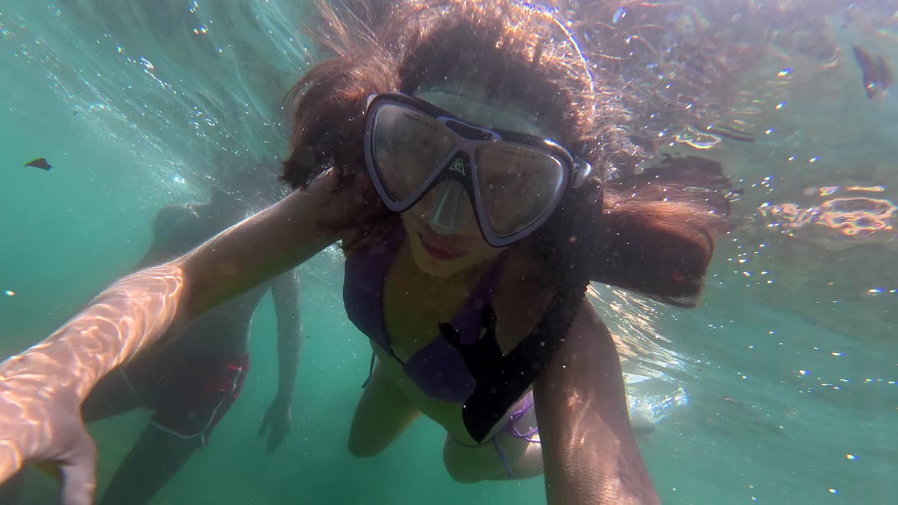 바다에서 스노클링하는 것