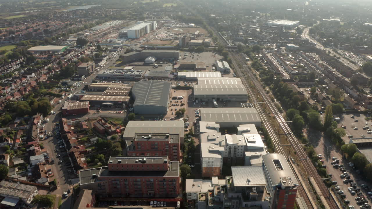 산업 구역 중앙 습지 위에서 공중 촬영