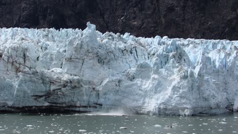 Eiskalben-Am-Margerie-Gletscher-Im-Glacier-Bay-National-Park-And-Preserve,-Alaska