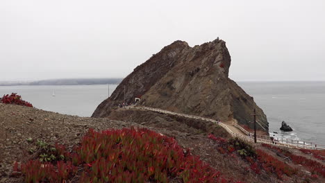 Point-Bonita-Trail-Y-Faro-Frente-A-Los-Acantilados-De-La-Bahía-De-San-Francisco-Y-El-Océano-Pacífico-Cerca-Del-Puente-Golden-Gate