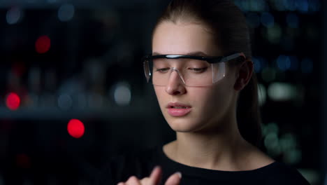 Close-up-focusing-businesswoman-flipping-pages-on-high-tech-workplace.