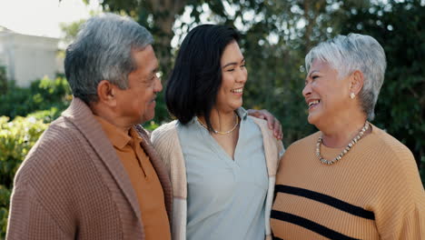 Natur,-Lachen-Und-Frau-Mit-Ihren-älteren-Eltern