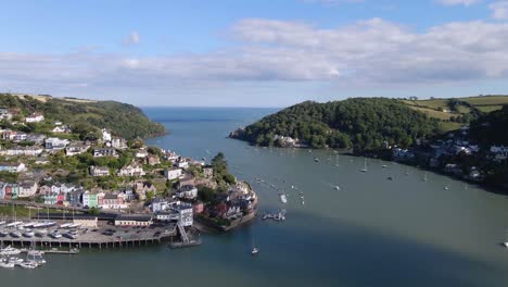 Historisches-Kingswear-dorf-Am-Dart-River-In-Devon,-Uk,-Luftaufnahme