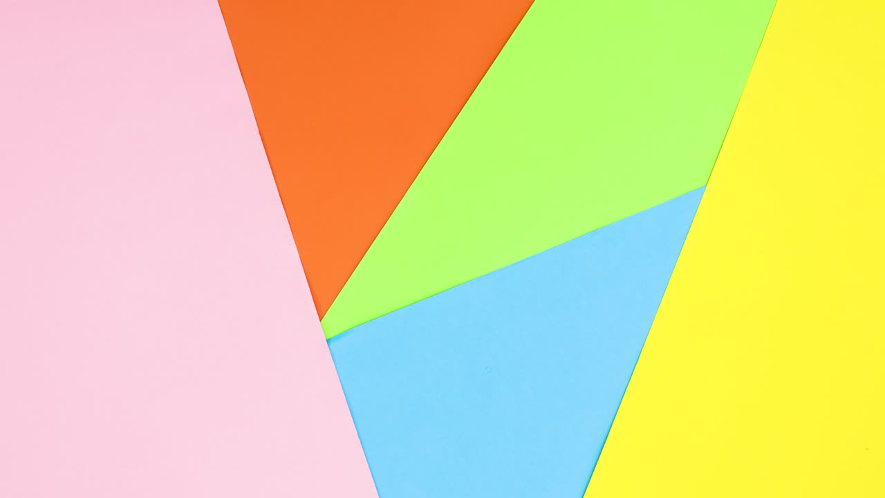 노트북을 열면 다채로운 테마가 나타납니다.