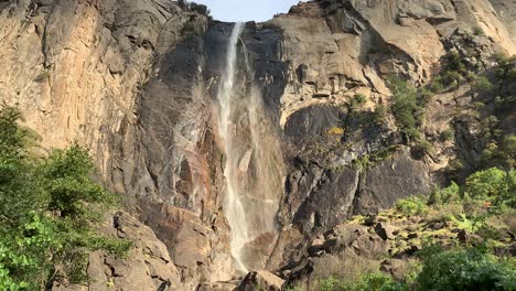 Un-Video-En-Cámara-Lenta-De-La-Caída-Del-Velo-De-Novia-En-El-Parque-Nacional-De-Yosemite-En-El-Norte-De-California