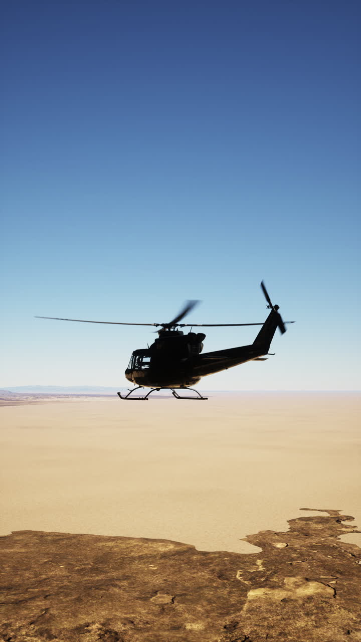 사막 풍경 위 의 헬리터