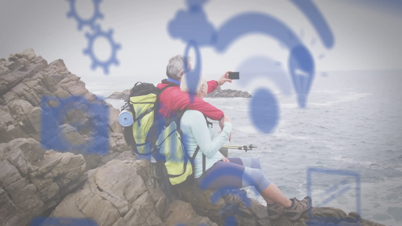 해변에 있는 노인 커플이 스마트폰으로 셀카를 찍는 디지털 온라인 아이콘의 애니메이션