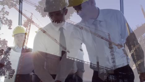 animación del sitio de construcción sobre personas de negocios hablando en la oficina