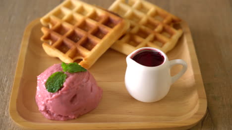 strawberry-ice-cream-with-waffle--and-honey