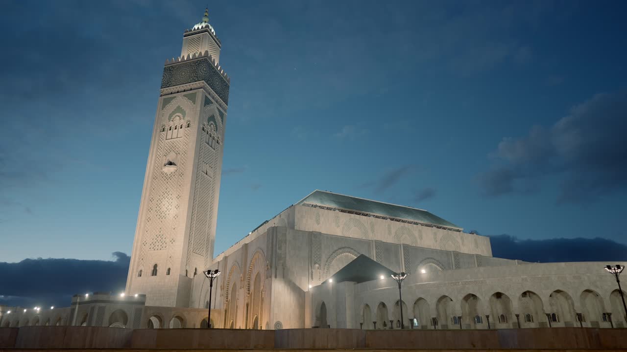 la mezquita de hassan ii por la noche