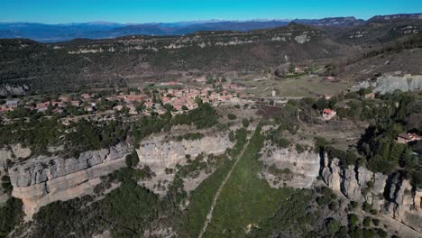 Tavertet-region-in-Barcelona-with-scenic-cliffs-and-village,-aerial-view