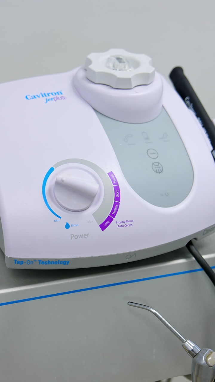 Équipement dentaire médical spécialisé. Intérieur de clinique dentaire avec équipement de dentisterie moderne.