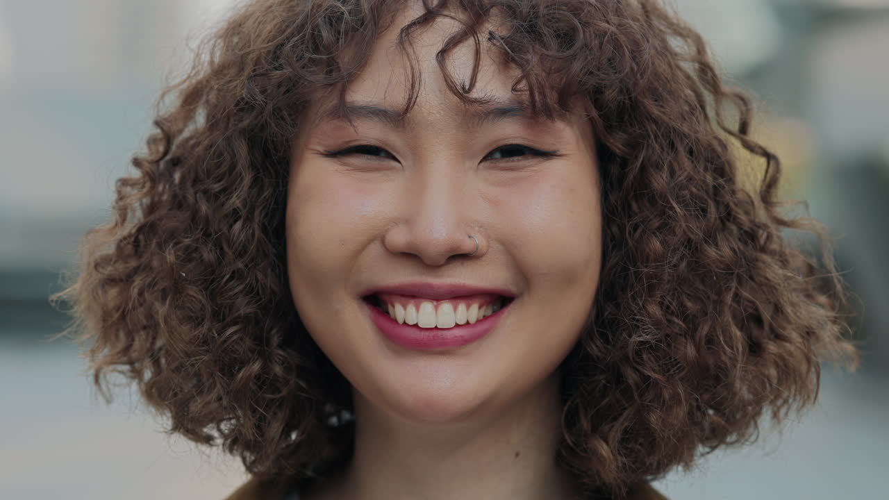 retrato de una mujer feliz