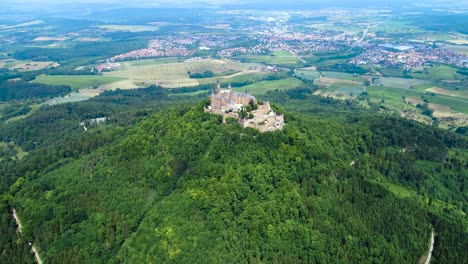 Castillo-De-Hohenzollern,-Alemania.-Vuelos-Aéreos-Con-Drones-FPV.