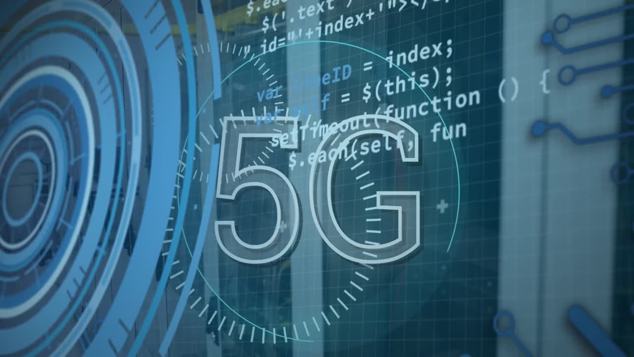 animazione di testo 5g su scanner rotondo e elaborazione dei dati contro la sala server del computer