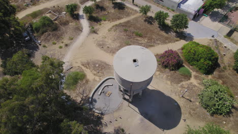 Der-Alte-Wasserturm-Außerhalb-Der-Stadt-Holon,-Der-Als-Wasserquelle-Für-Die-Kolonie-Rishon-Lezion-Diente