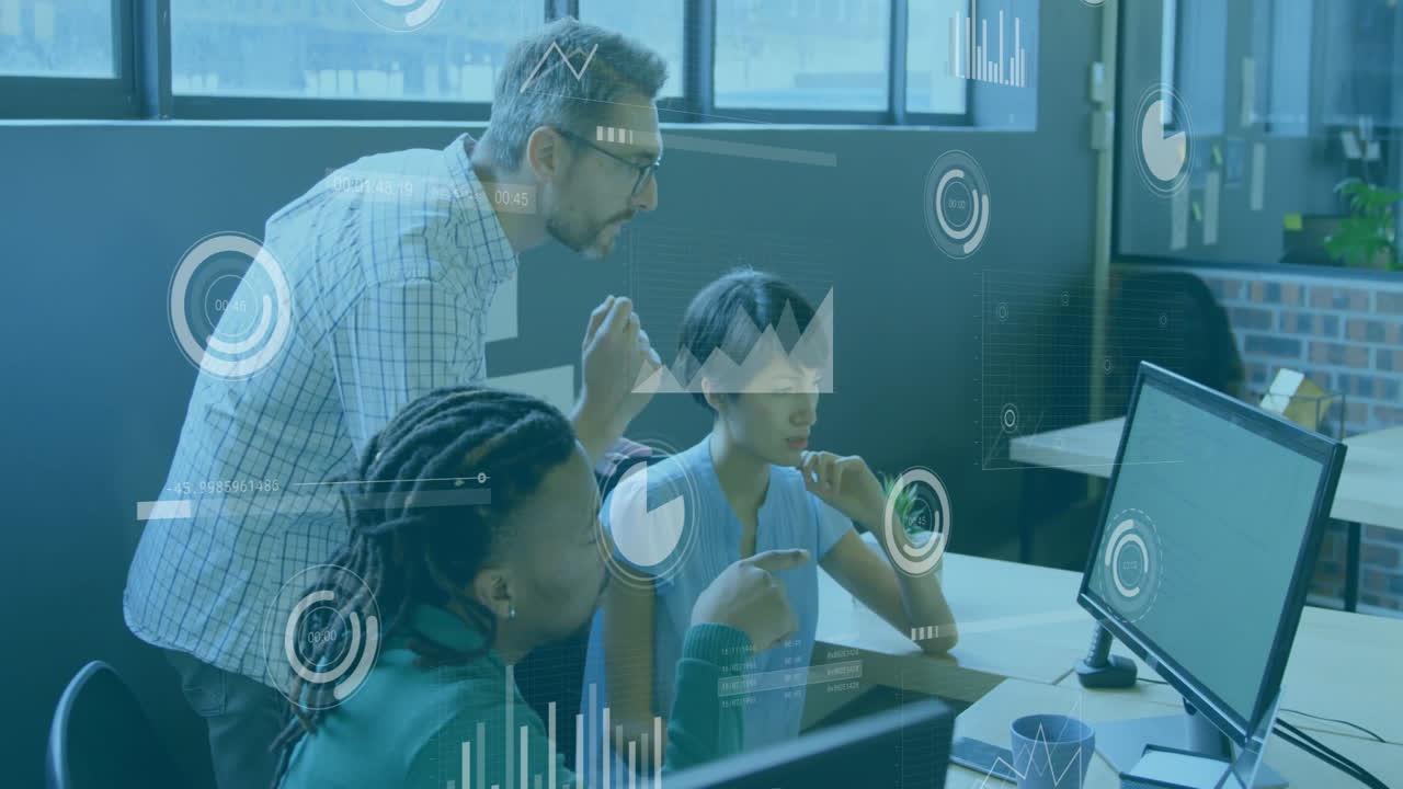 animación del procesamiento de datos financieros sobre diversas personas de negocios en la oficina