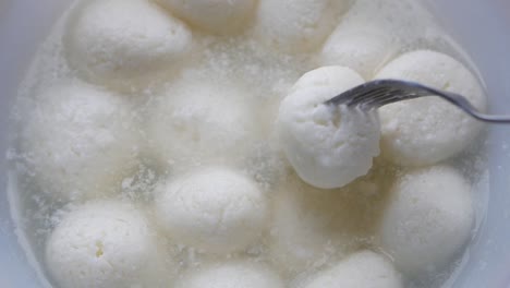 rasgulla, un dulce indio muy popular