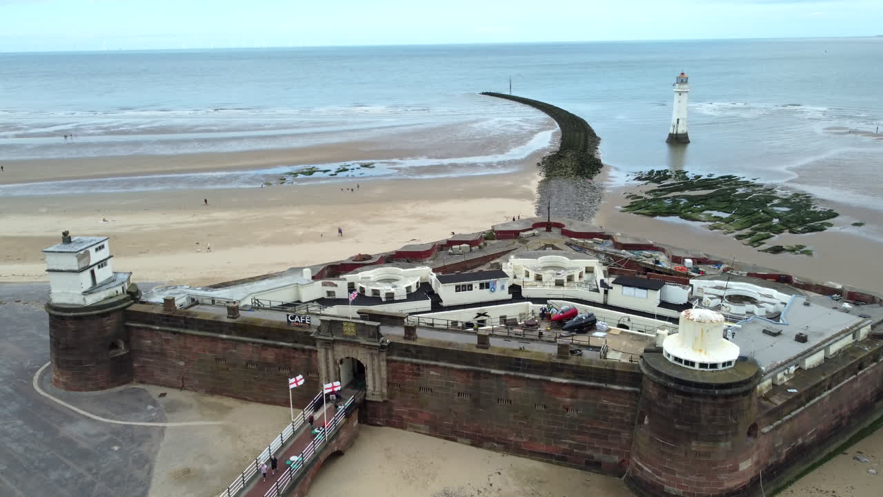 Vista aerea da drone di Fort Perch Rock alla foce della baia di Liverpool a New Brighton, Regno Unito