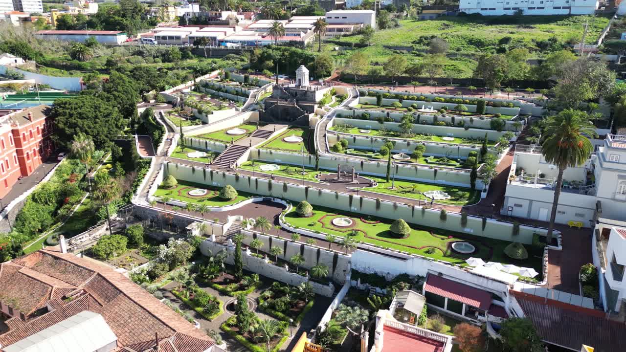hermoso jardín en tenerife. pequeño pueblo
