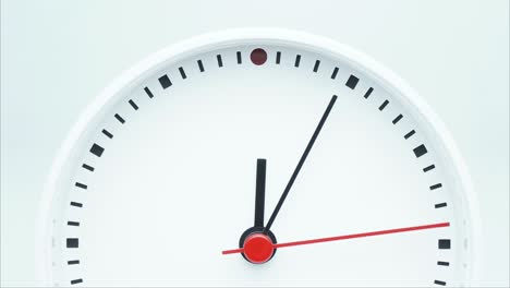 el reloj blanco de lapso de tiempo dice la hora 12 horas y 15 minutos.