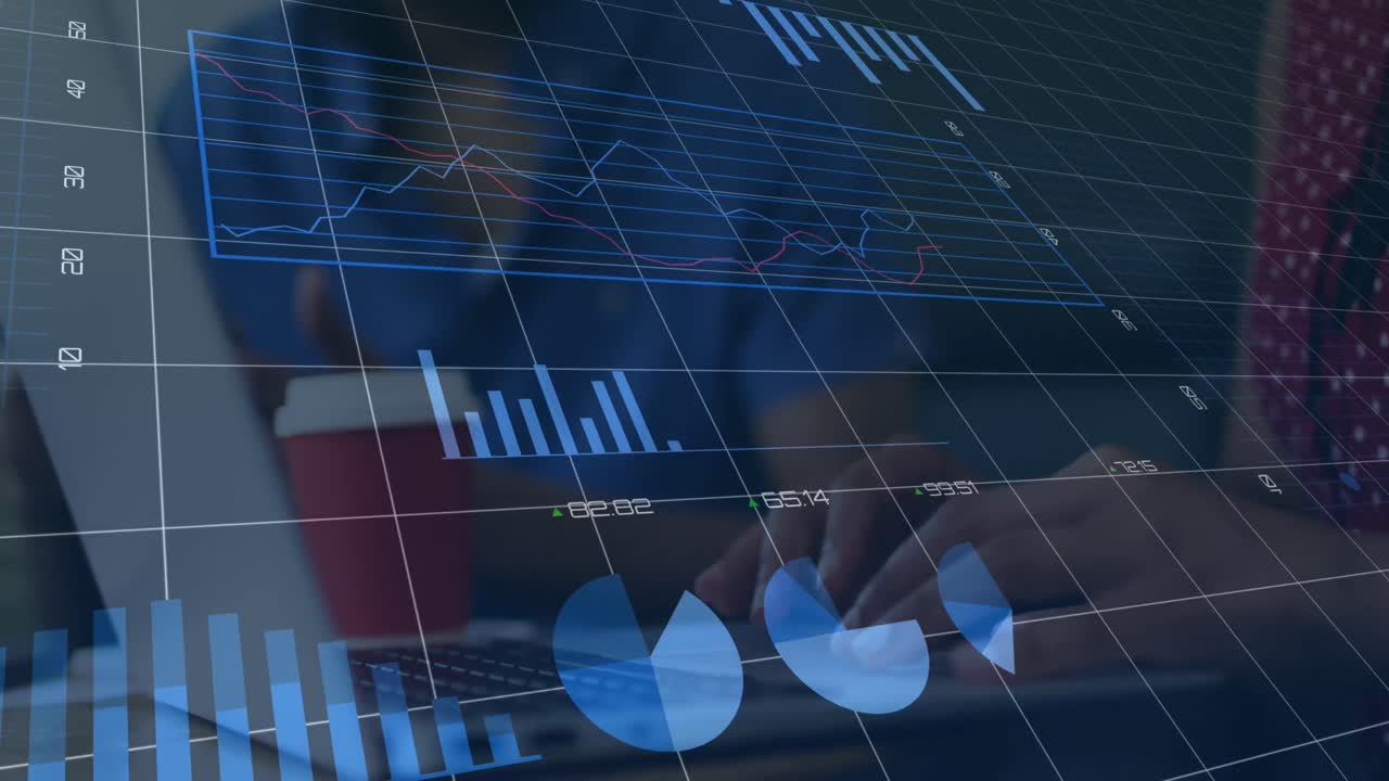 animación de estadísticas y procesamiento de datos financieros sobre personas de negocios que trabajan en la oficina