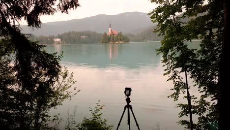 hermoso lago sangrado al amanecer en eslovenia