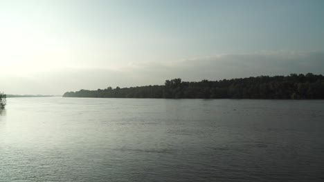 Blick-Auf-Den-Fluss-Sava,-Natürliche-Grenze-Zwischen-Kroatien-Und-Bosnien