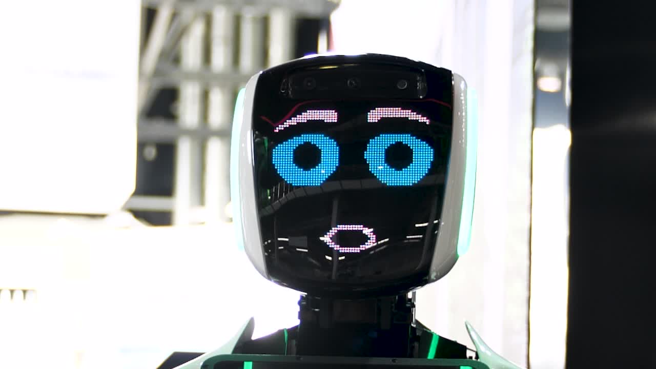 primer plano de una cabeza de robot amigable