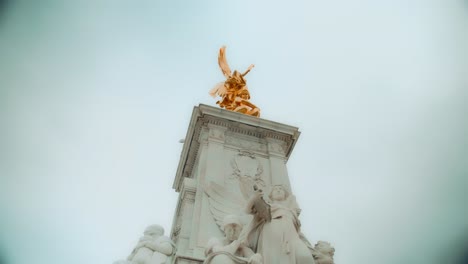 Victoria-Memorial-Vor-Einem-Bewölkten-Himmel