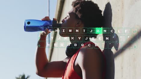animación del procesamiento de datos sobre un hombre afroamericano bebiendo agua durante la carrera de la ciudad