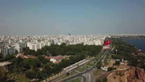 Playa-Ciudad-Carretera-Bandera-Verde-árboles